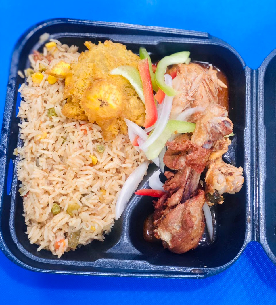 Chicken stew with rice and fried plantains